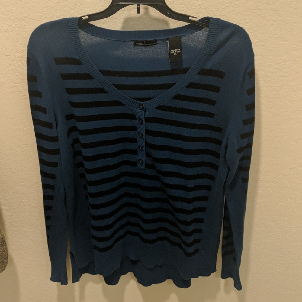 Long Sleeve Light Weight Sweater